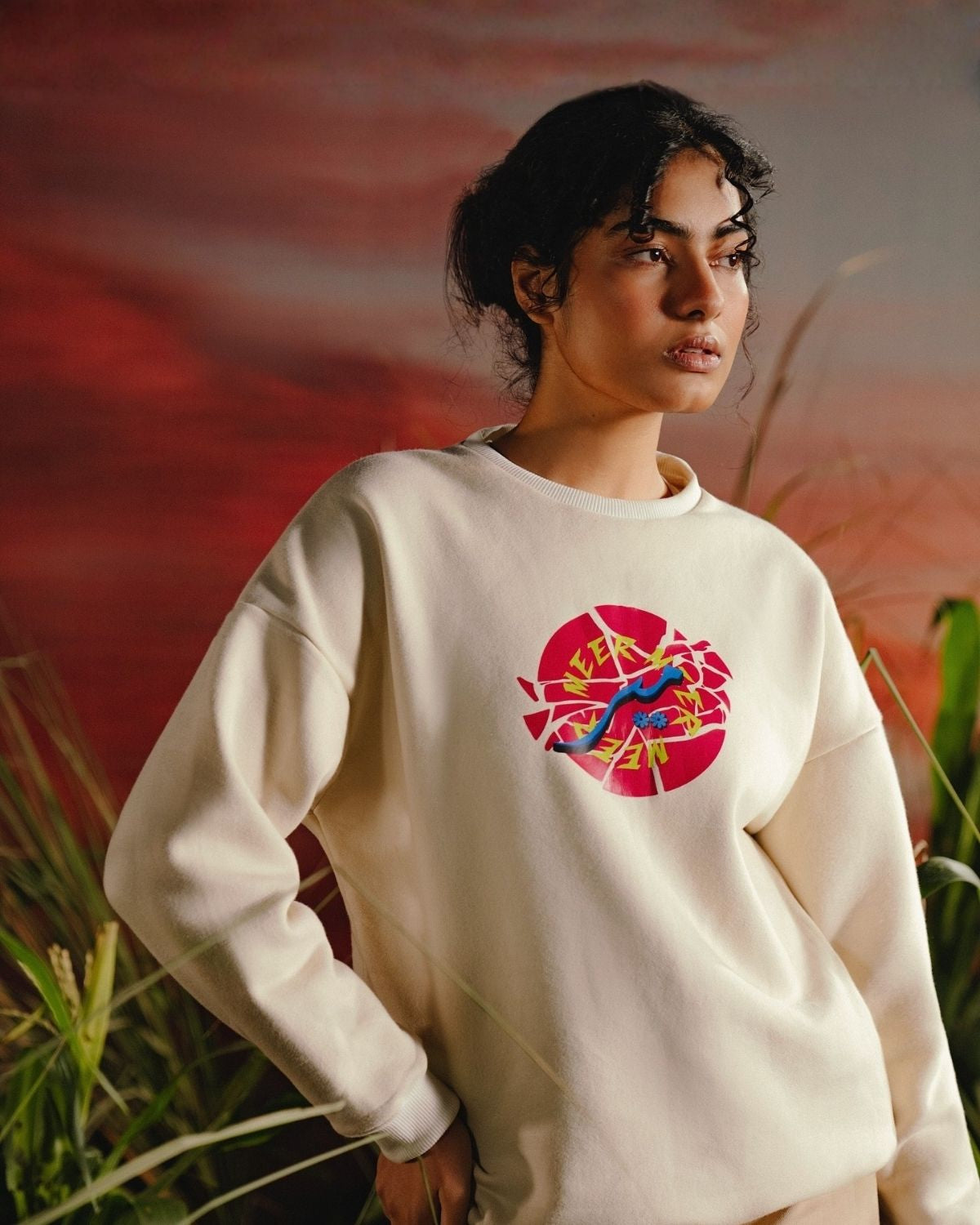 MEEROFFICIAL™ WHITE SWEATSHIRT