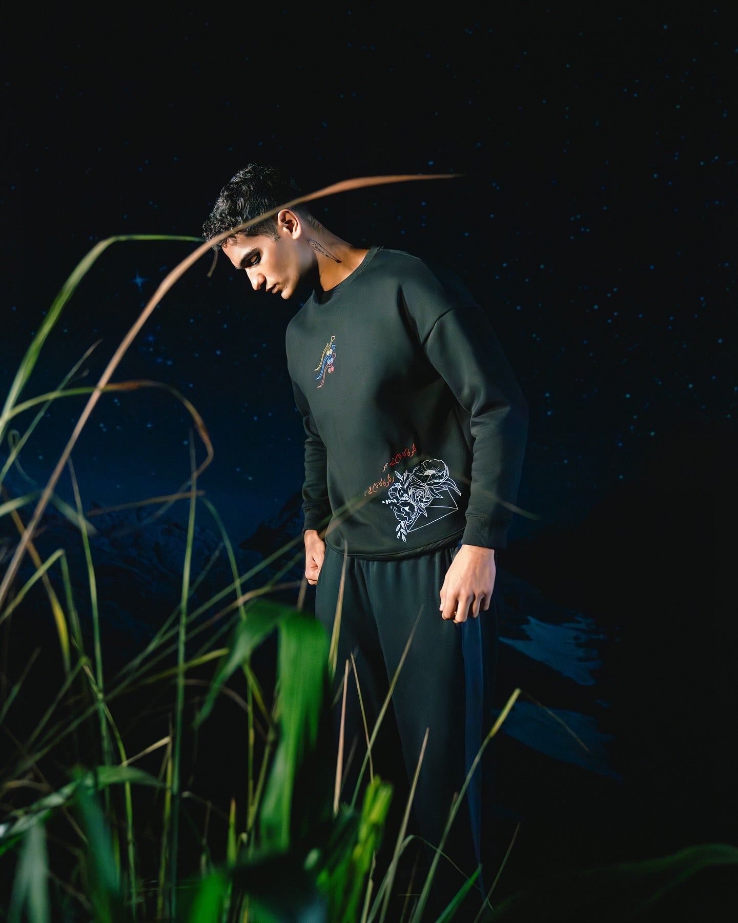 MEEROFFICIAL™ BLACK SWEATSHIRT